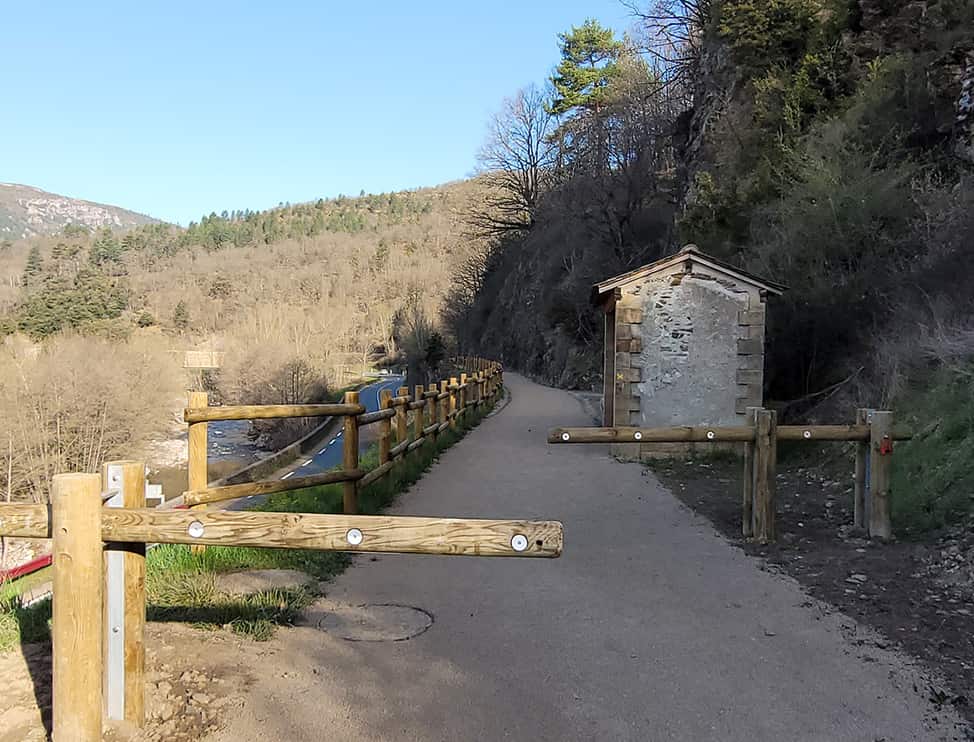 Réalisation d'un aménagement sur une ligne verte dans les Cévennes