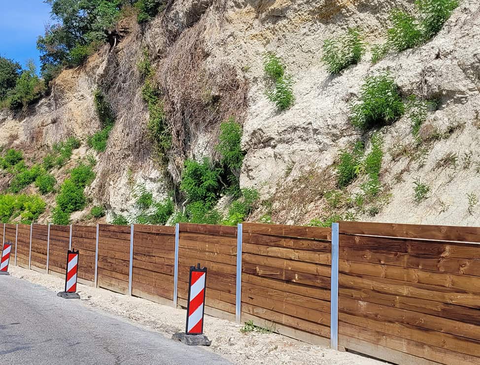 Réalisation d'une protection contre les éboulements rochaux sur Grâne