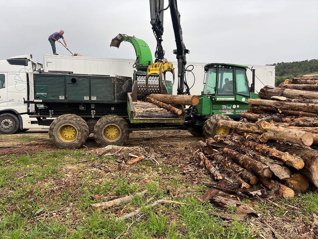 Réalisation d'une mission avec broyeur sur porteur forestier